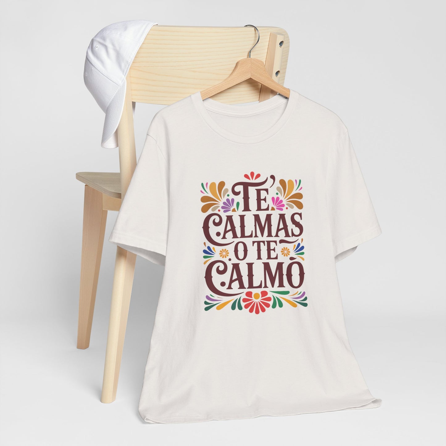 Te Calmas O Te Calmo T-Shirt - Funny Spanish Saying Tee - Latino Humor Gift - Hispanic Dad Joke Shirt
