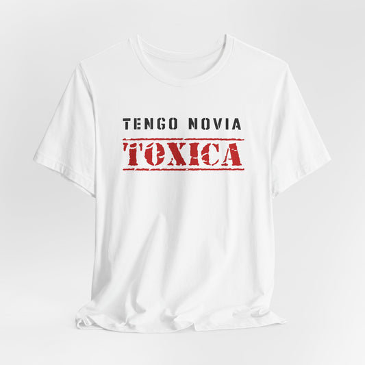 Tengo Novia Toxica Shirt | Boyfriend Tee | Regalos para Novio | Camiseta para Hombre