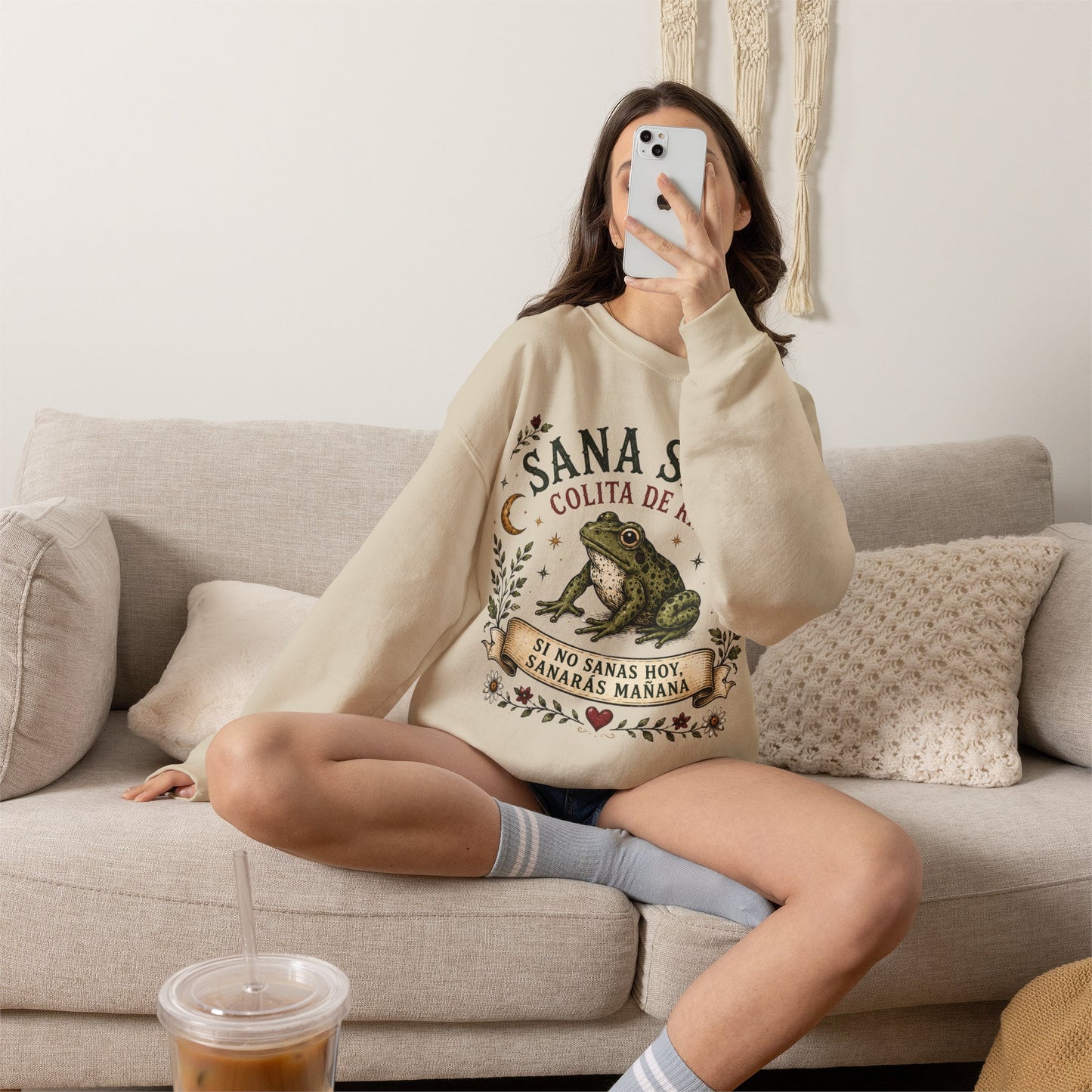 Colita De Rana Sweatshirt - Funny Spanish Saying Sudadera - Latina Gift - Bilingual Humor Pullover - Regalos Para Mujer