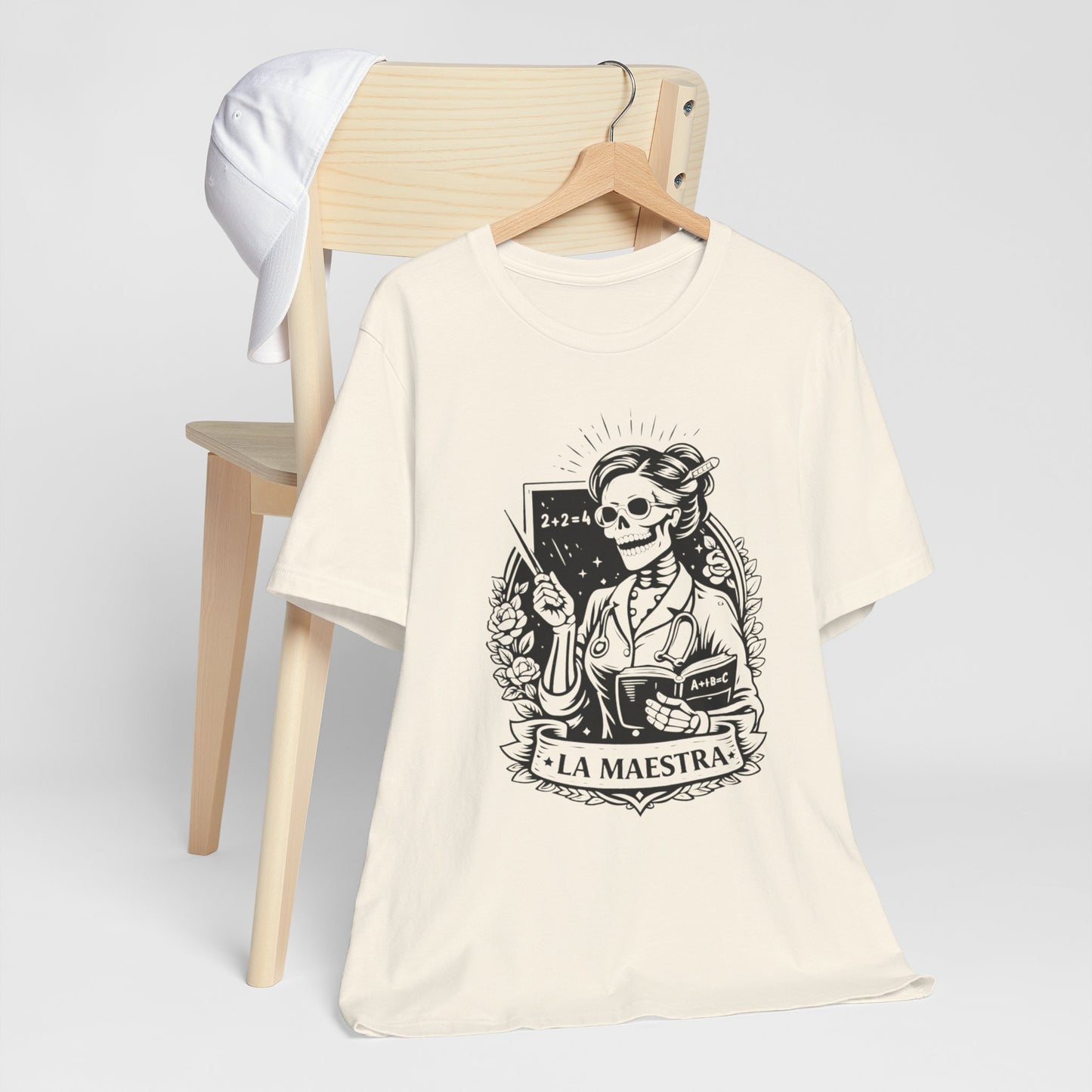 La Maestra T-Shirt - Teacher Gift Tee for Latina Educator - Professional Hispanic Teacher Shirt - Maestra Regalo