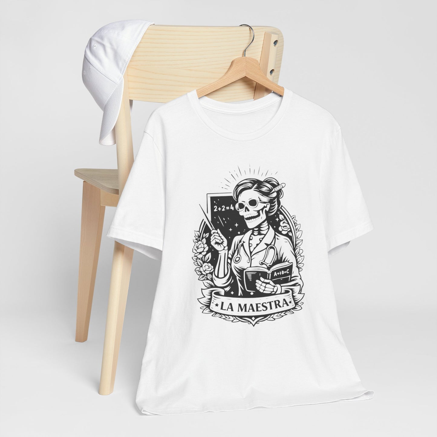 La Maestra T-Shirt - Teacher Gift Tee for Latina Educator - Professional Hispanic Teacher Shirt - Maestra Regalo